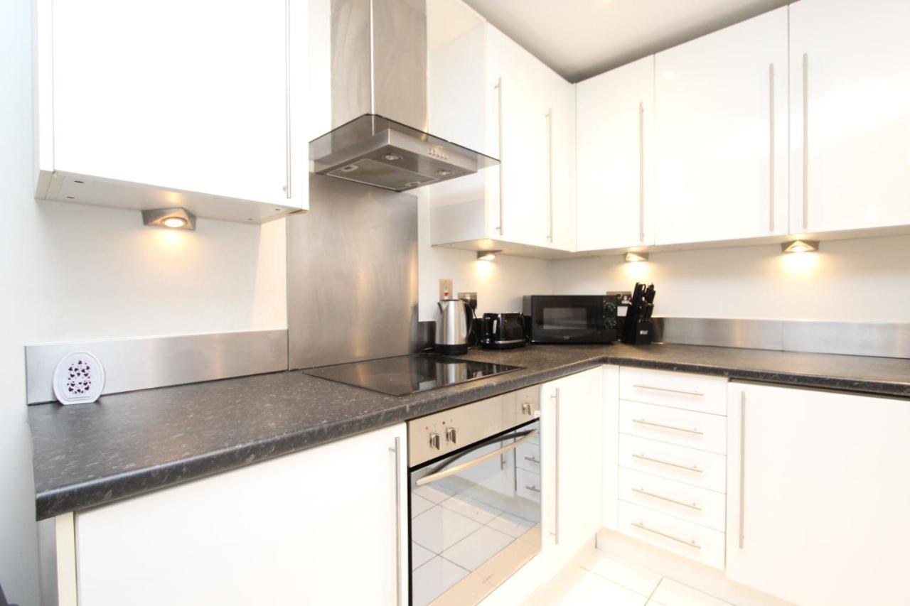 Spacious 1- Bedroom Apartment In E16 London Eksteriør bilde