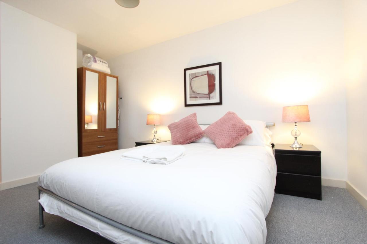 Spacious 1- Bedroom Apartment In E16 London Eksteriør bilde