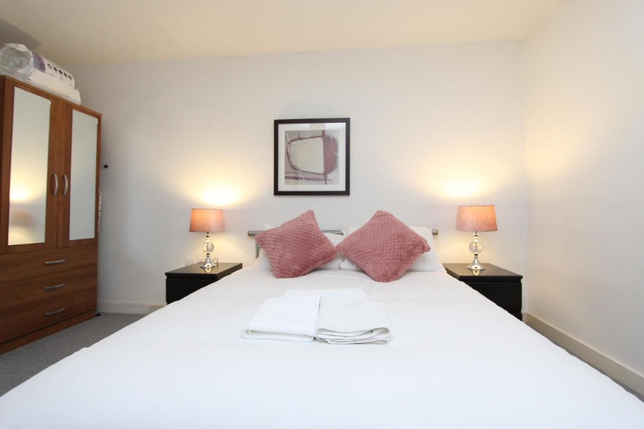 Spacious 1- Bedroom Apartment In E16 London Eksteriør bilde