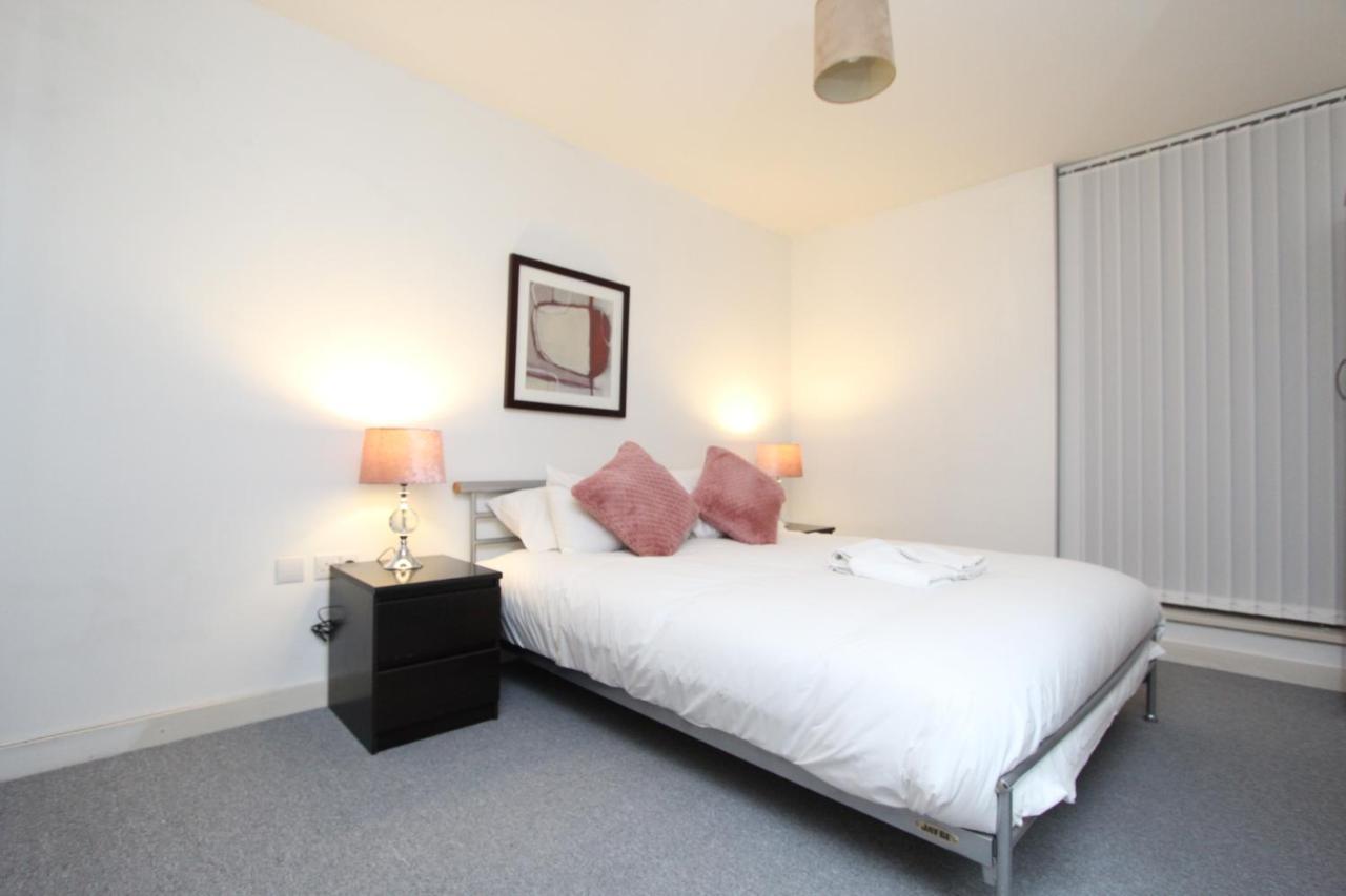 Spacious 1- Bedroom Apartment In E16 London Eksteriør bilde