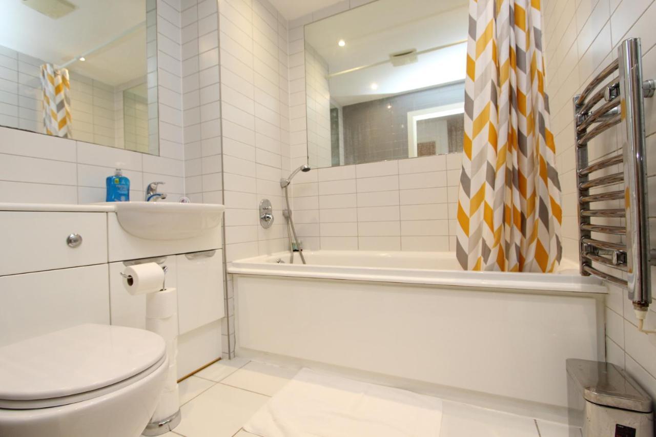 Spacious 1- Bedroom Apartment In E16 London Eksteriør bilde