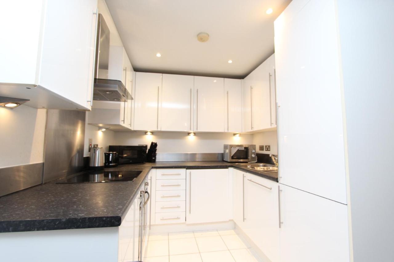 Spacious 1- Bedroom Apartment In E16 London Eksteriør bilde